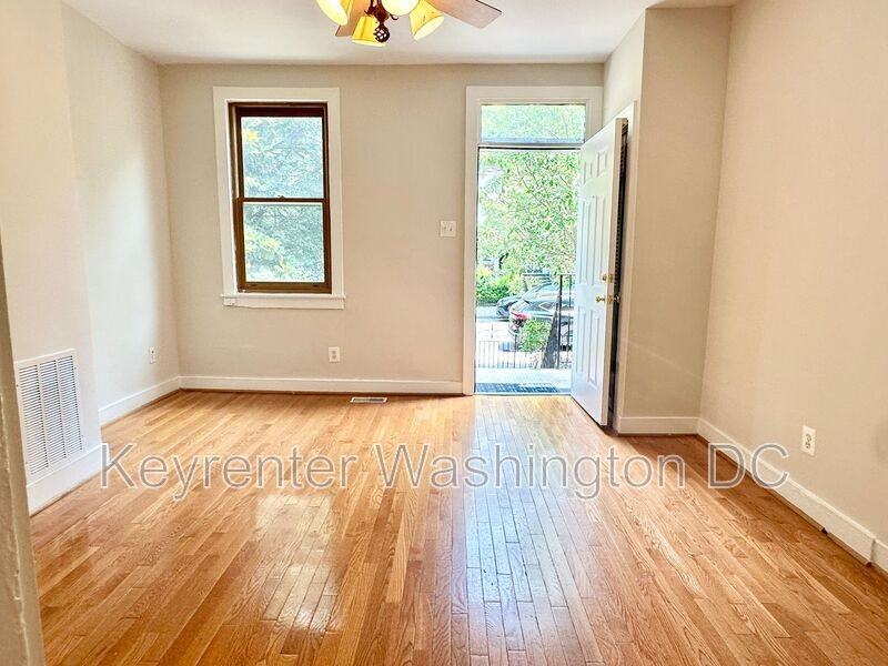 1528 8th St Nw - Photo 4 of 44