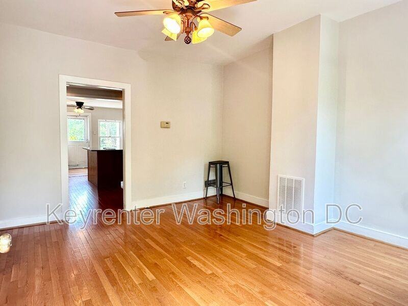 1528 8th St Nw - Photo 5 of 44