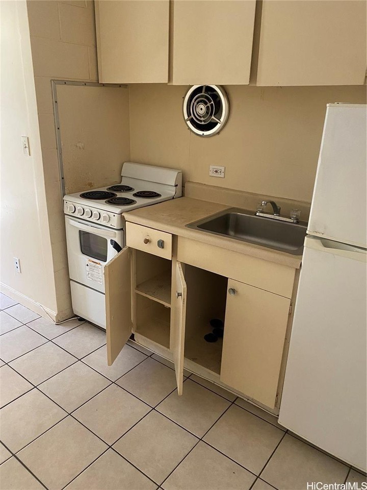 326 Iolani Ave #8 - Photo 6 of 10