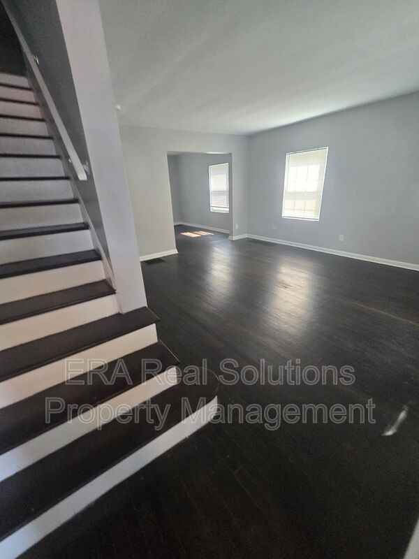 2920 Ruhl Ave - Photo 3 of 26