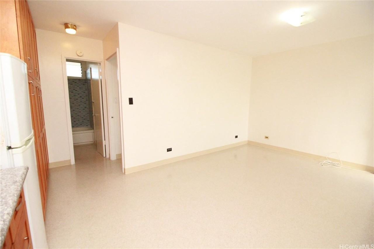 1546 Pensacola St #6 - Photo 6 of 10