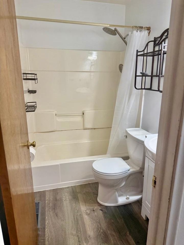 329 E Pearl St - Photo 5 of 9