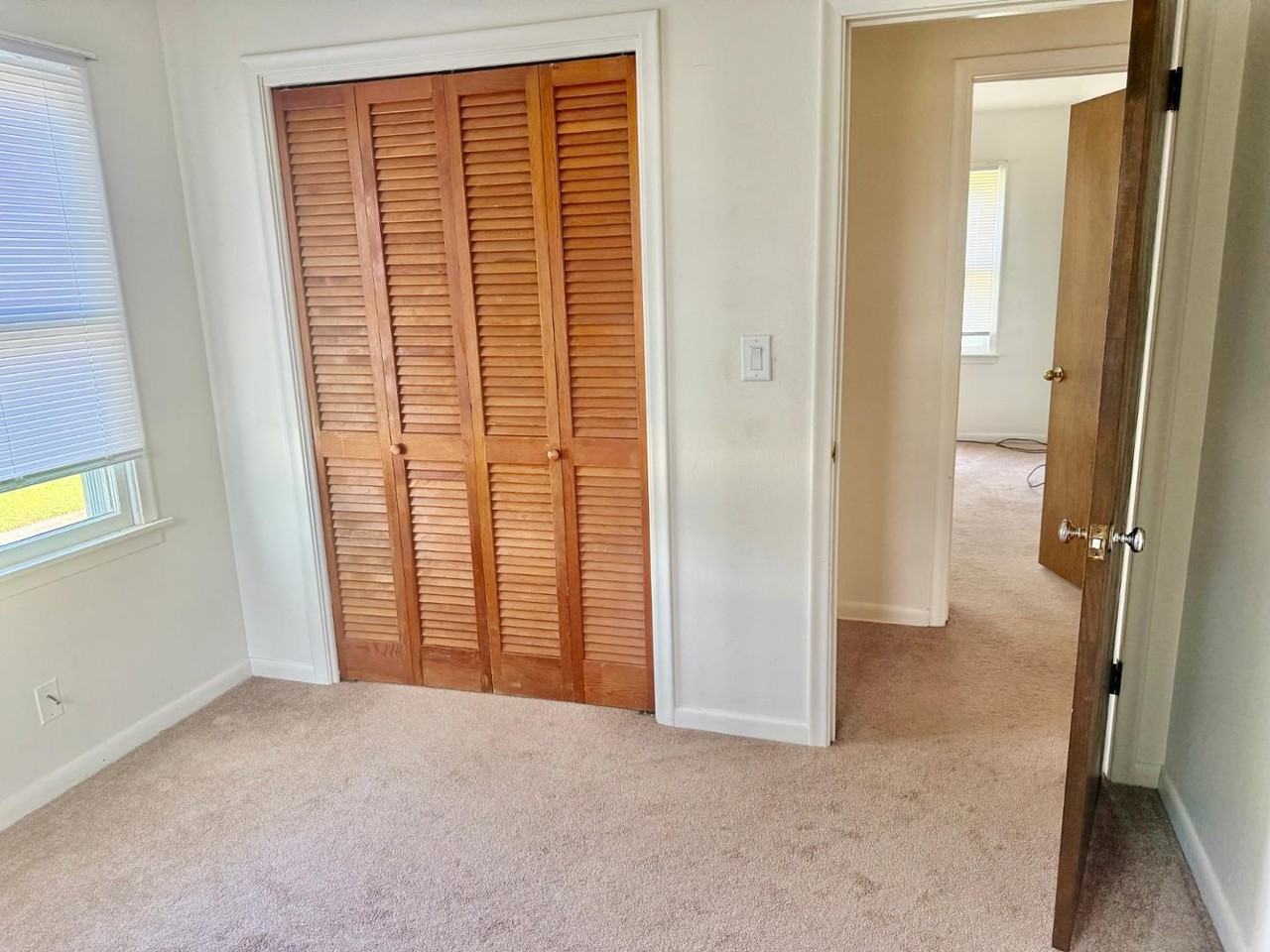 329 E Pearl St - Photo 7 of 9