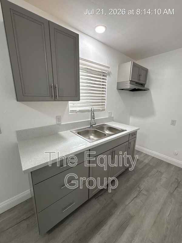 315 Ne 3rd Ave #B - Photo 5 of 14
