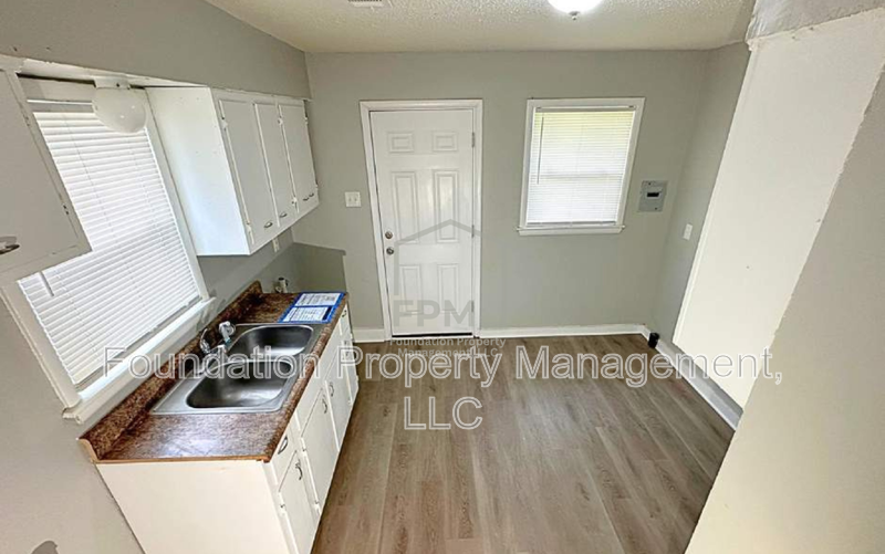 3276 Ashland St - Photo 3 of 16