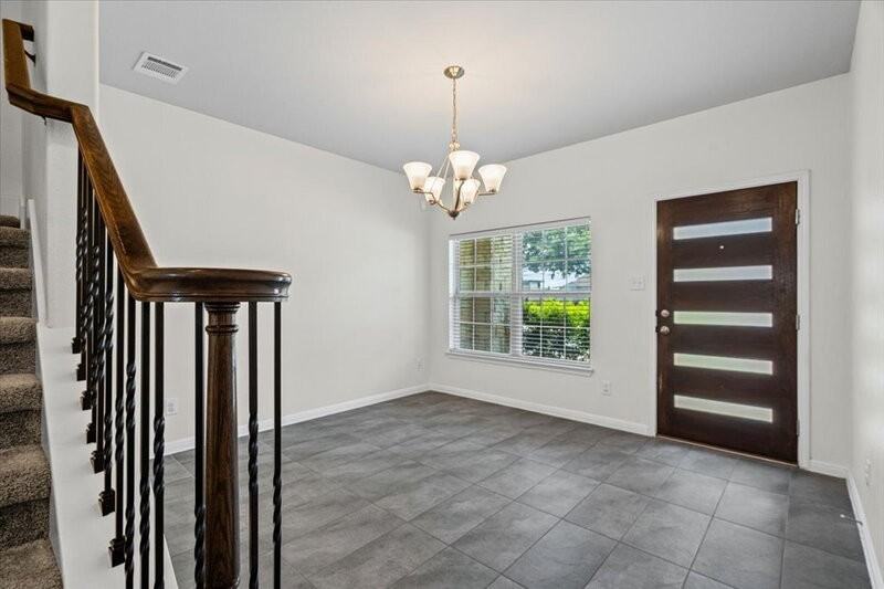 1502 Airedale Rd - Photo 5 of 28