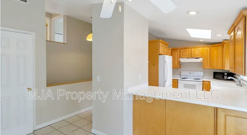 848 Westsouth #850 - Photo 4 of 13