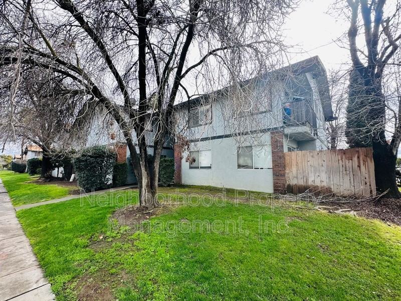 2029 W Shields Ave - Photo 3 of 13