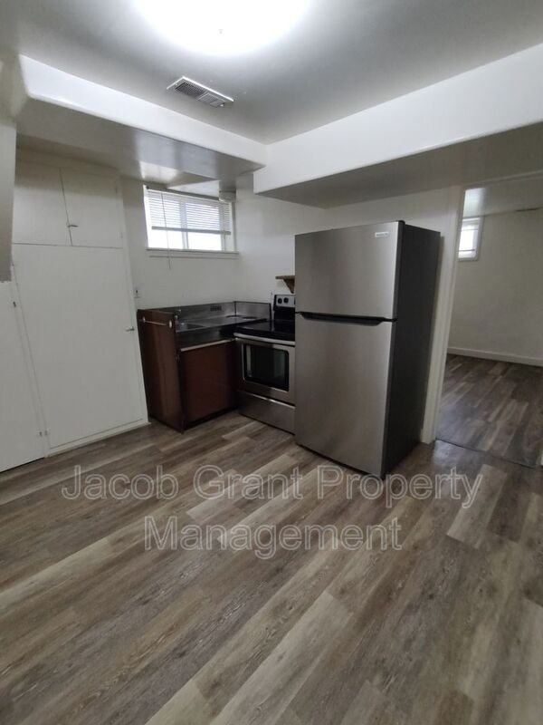 1110 E Lewis St #1-2 - Photo 3 of 8