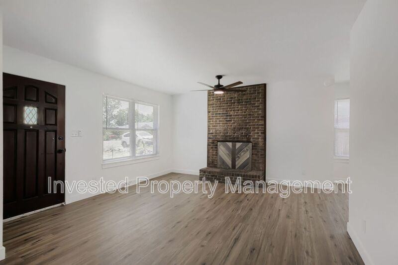 6473 Newcombe Ct - Photo 3 of 32