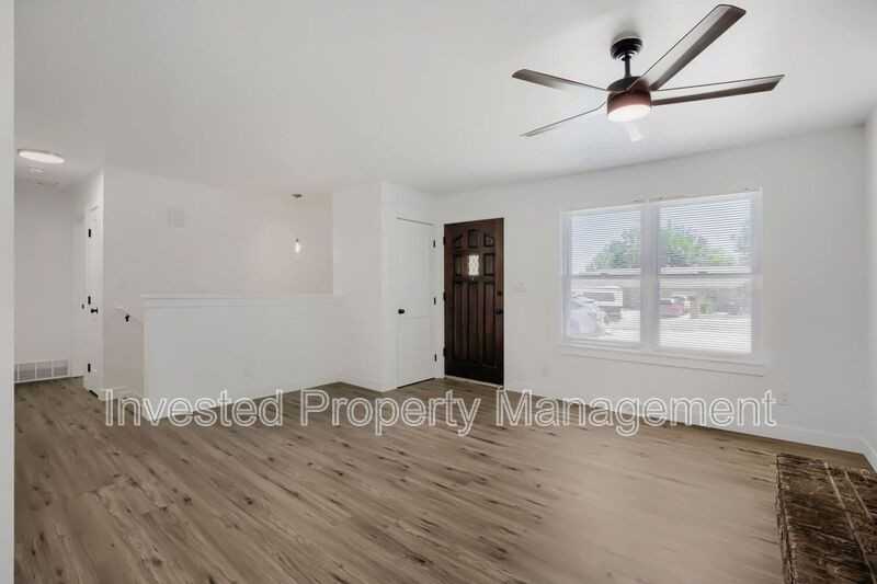 6473 Newcombe Ct - Photo 6 of 32