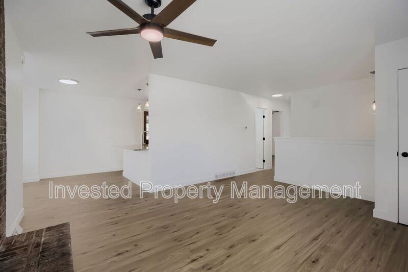 6473 Newcombe Ct - Photo 7 of 32