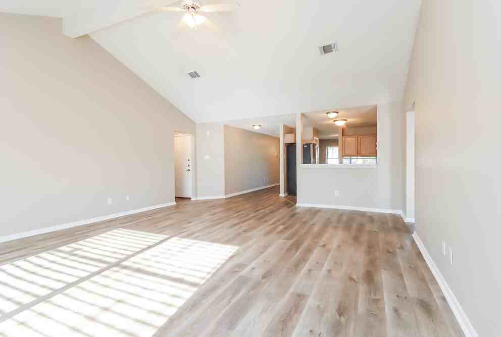 10815 Malden Dr - Photo 4 of 16
