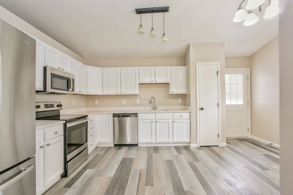 445 Oak Meadow Dr - Photo 7 of 18