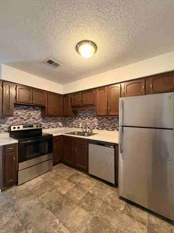2116 Greenoaks Rd #1B - Photo 4 of 16