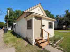 featured image of 413 6th St S