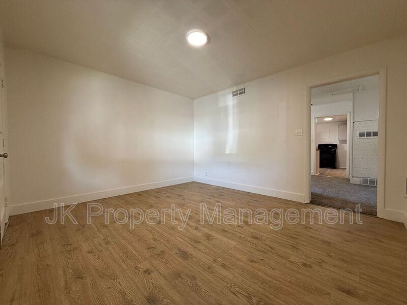 413 6th St S - Photo 2 of 16