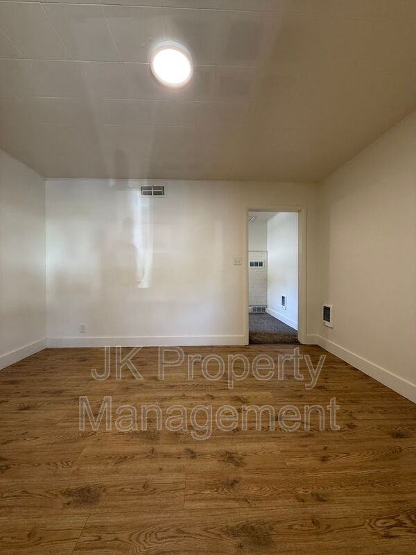 413 6th St S - Photo 3 of 16