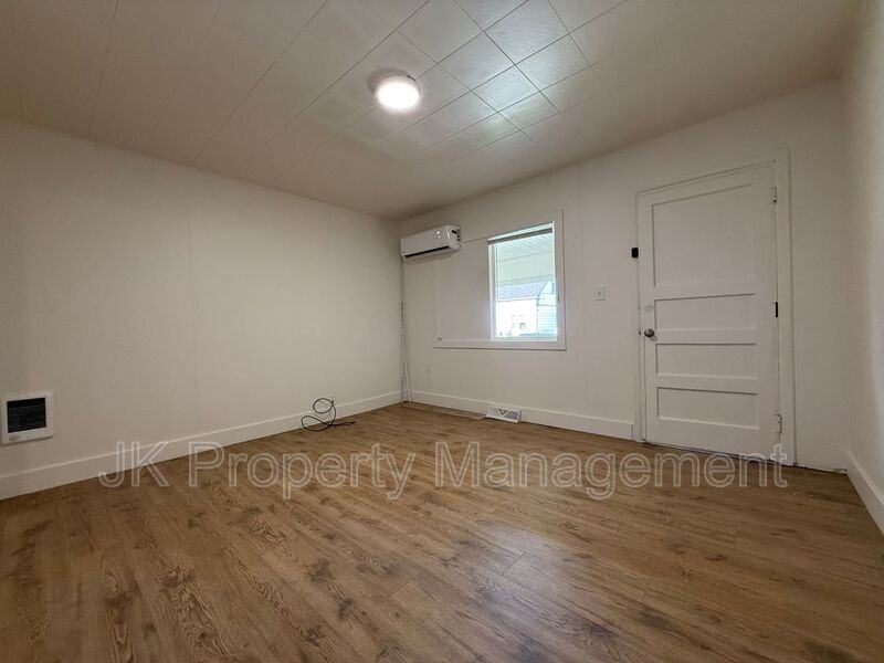 413 6th St S - Photo 5 of 16