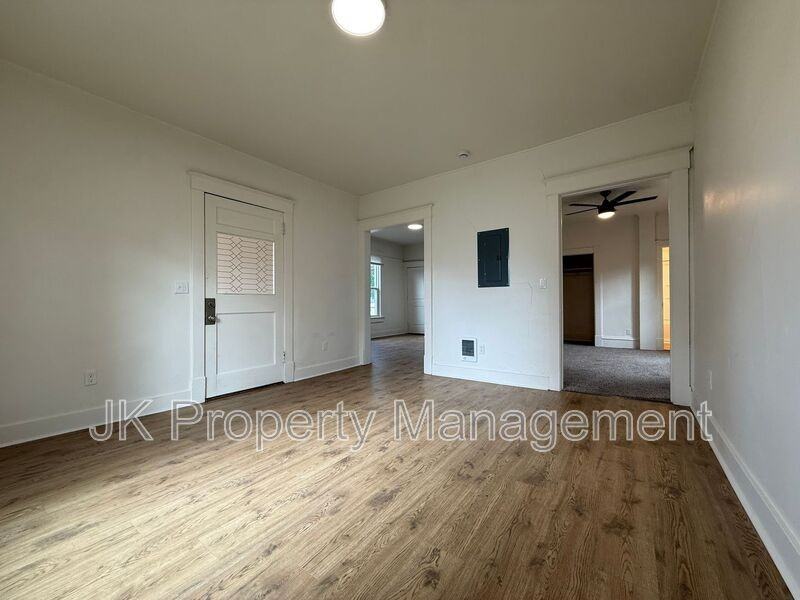 601 5th Ave S #03 - Photo 4 of 22