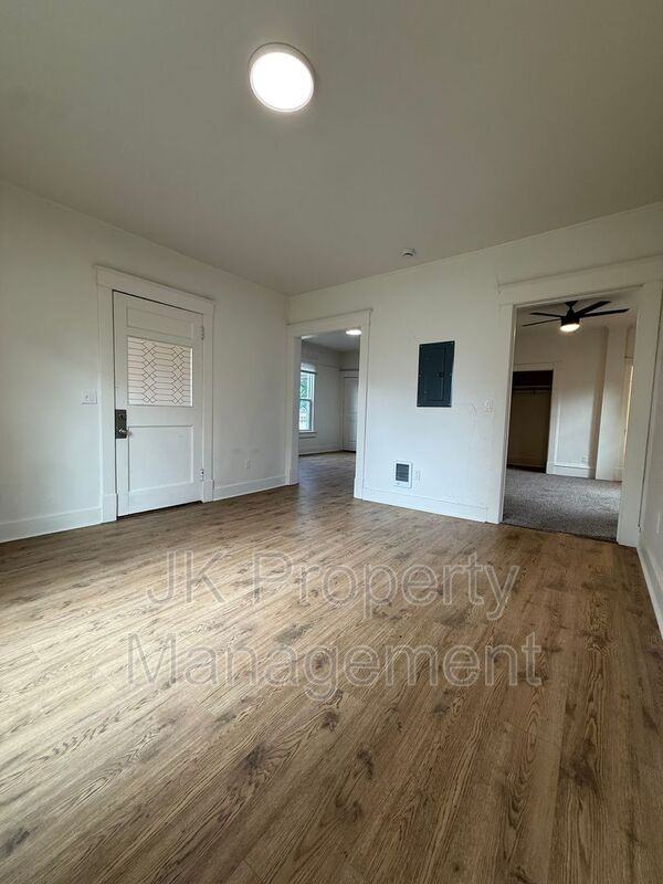 601 5th Ave S #03 - Photo 5 of 22