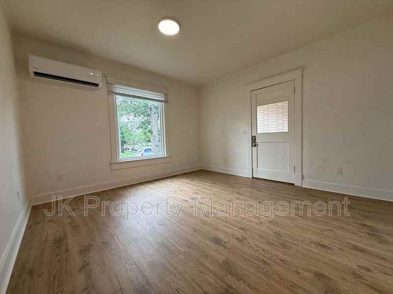 601 5th Ave S #03 - Photo 6 of 22
