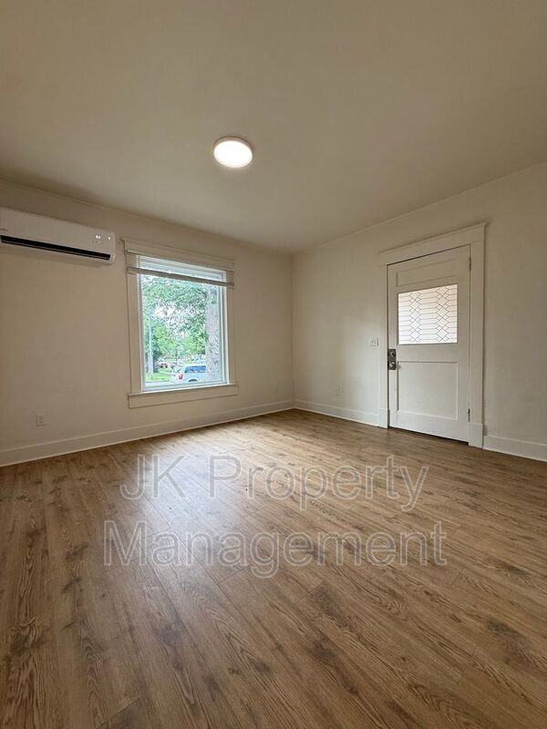 601 5th Ave S #03 - Photo 7 of 22