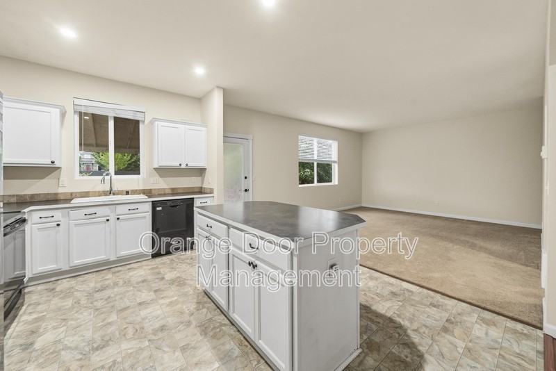 2306 165th St E - Photo 6 of 44