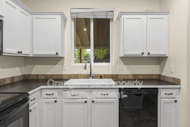 2306 165th St E - Photo 7 of 44