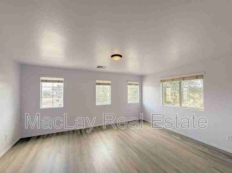5216 W Albeniz Pl - Photo 7 of 29