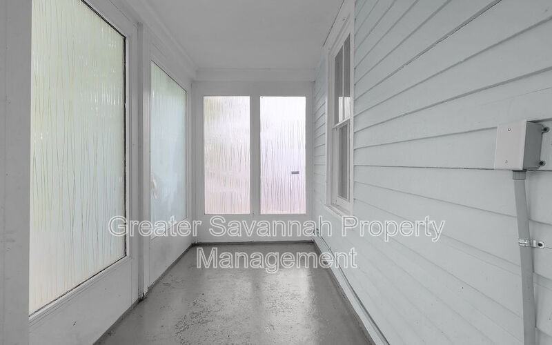 612 W 42nd St - Photo 5 of 31