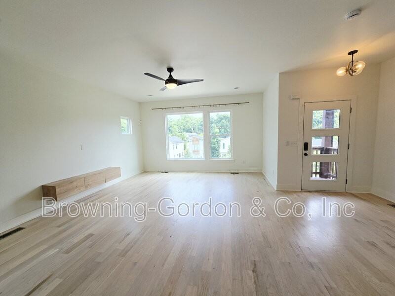 3209 Curtis St - Photo 5 of 17