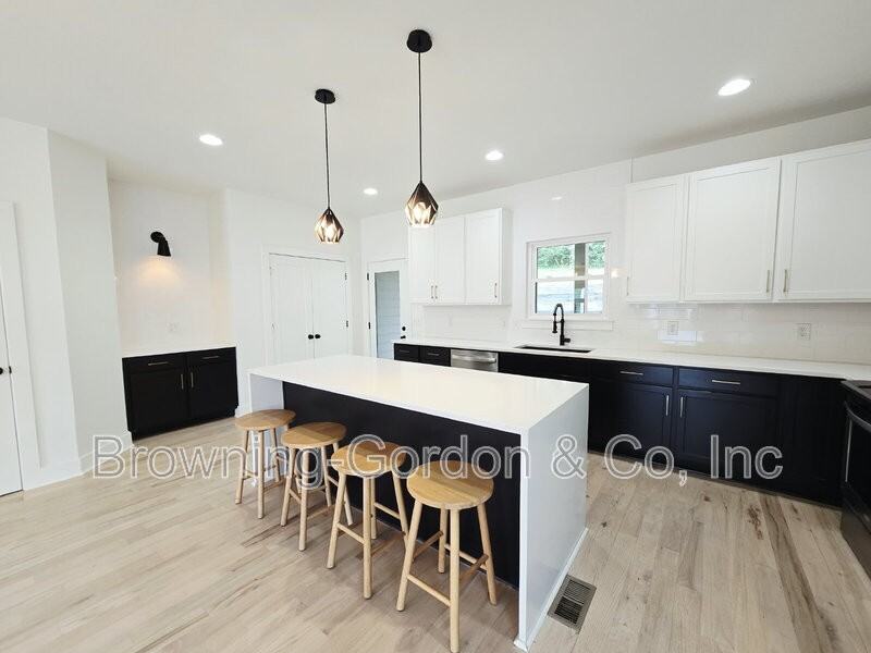 3209 Curtis St - Photo 7 of 17