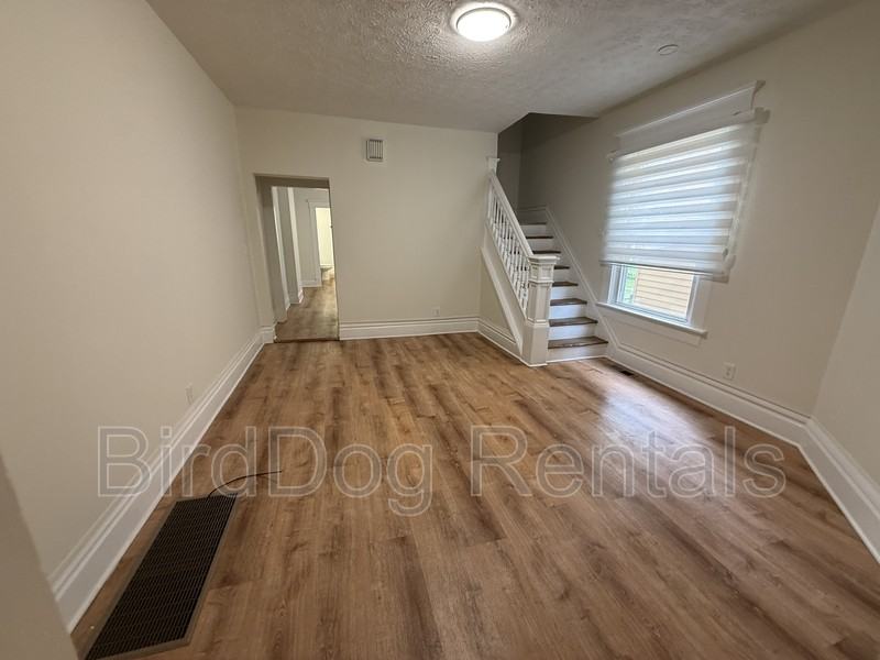 1524 Franklin Ave - Photo 3 of 15