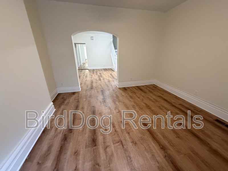 1524 Franklin Ave - Photo 4 of 15