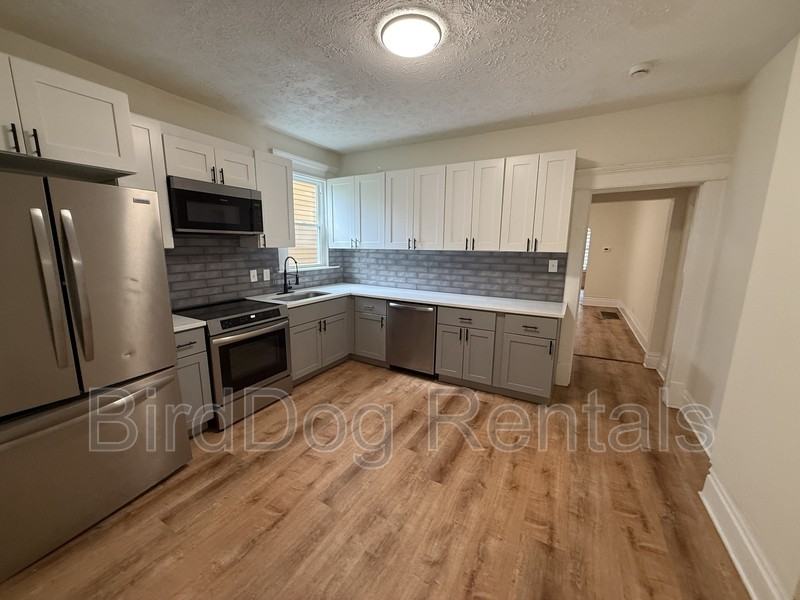 1524 Franklin Ave - Photo 7 of 15