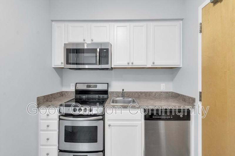 2136 Main St #102 - Photo 6 of 16