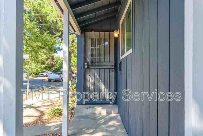 2431 33rd St - Photo 2 of 22