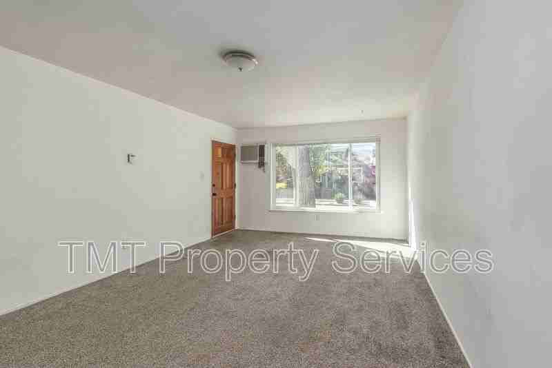 2431 33rd St - Photo 4 of 22