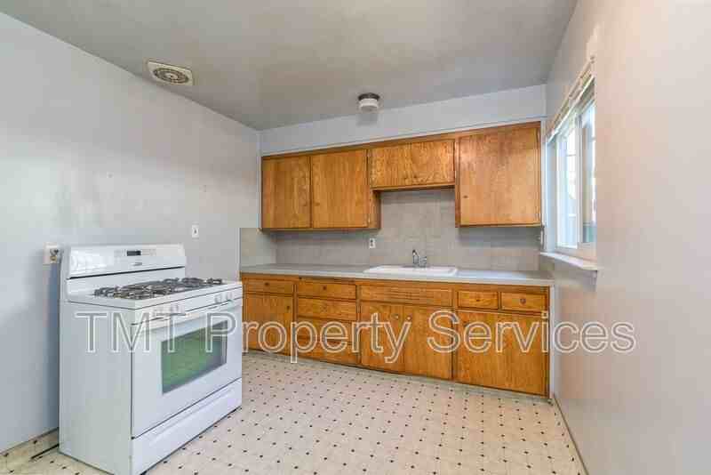 2431 33rd St - Photo 6 of 22