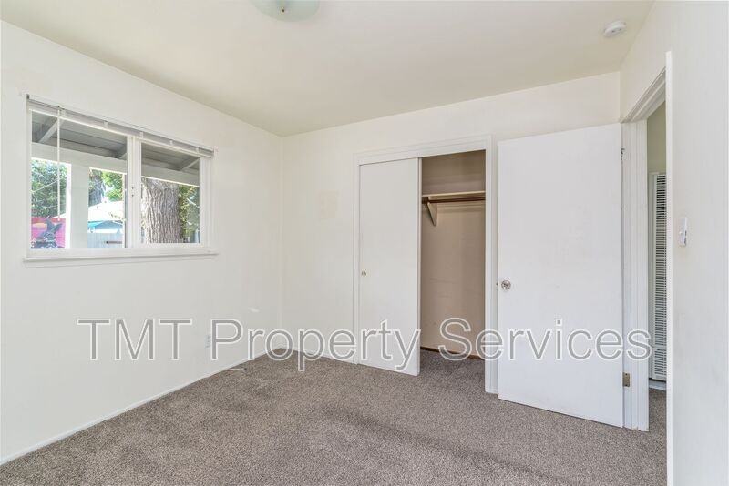 2431 33rd St - Photo 7 of 22