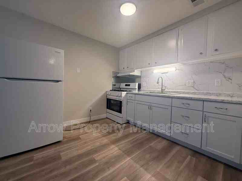 2206 K St - Photo 3 of 9
