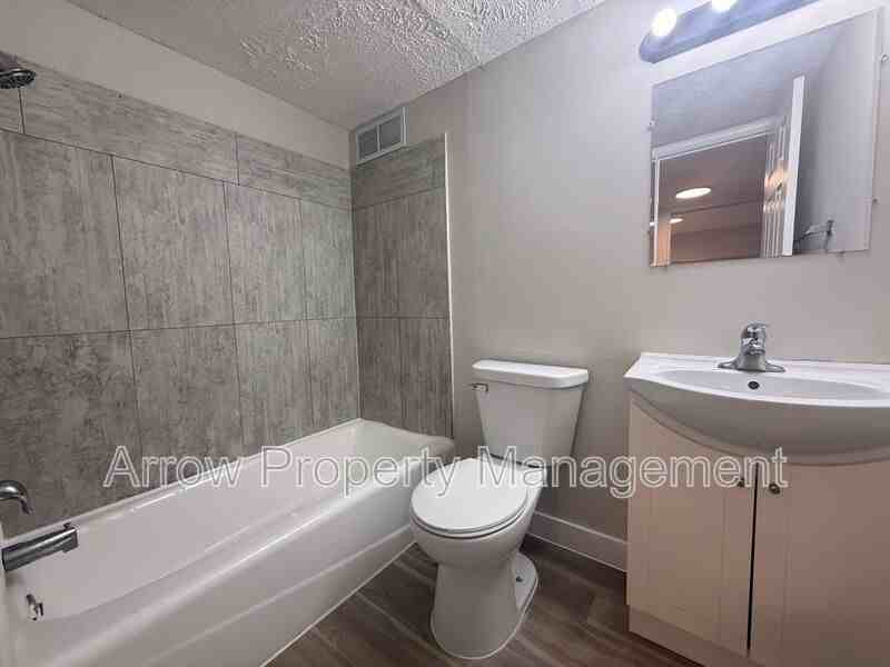 2206 K St - Photo 6 of 9