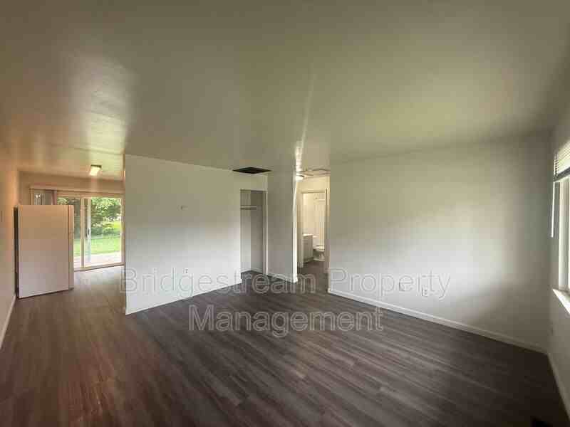 1214 Case Ave - Photo 3 of 8
