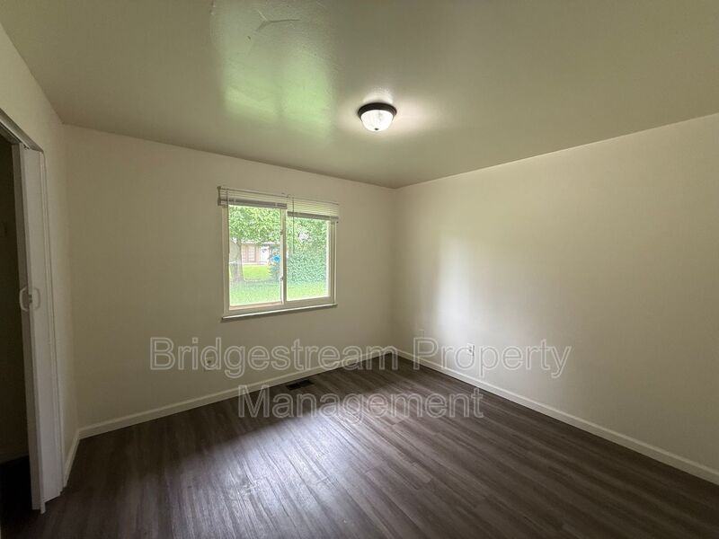 1214 Case Ave - Photo 7 of 8