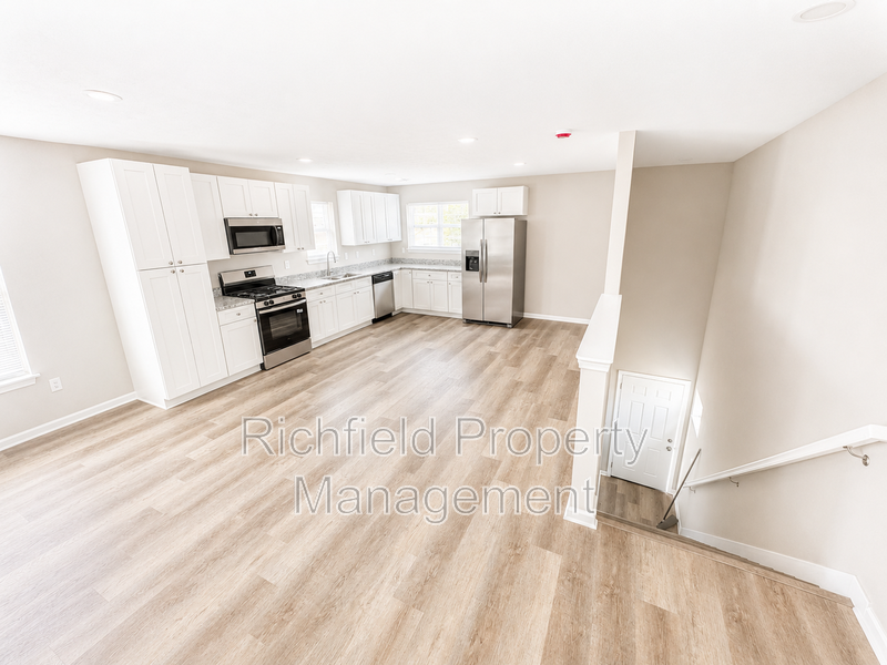 2511 Columbia Ave - Photo 2 of 12
