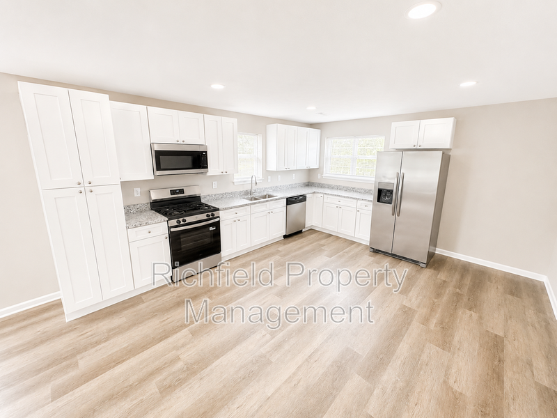 2511 Columbia Ave - Photo 3 of 12