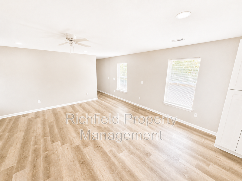 2511 Columbia Ave - Photo 4 of 12