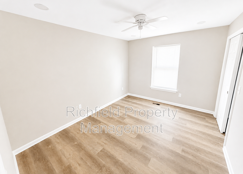 2511 Columbia Ave - Photo 5 of 12
