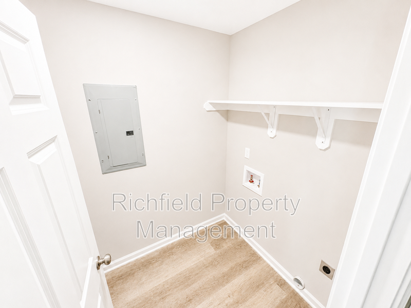 2511 Columbia Ave - Photo 7 of 12